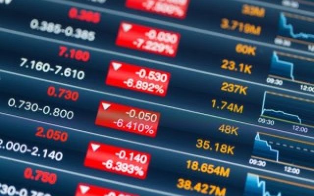 Educate through uncertainty: Financial advice in a crisis